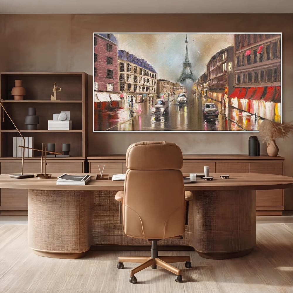 Tablou canvas cu pictura stradala cu turnul eiffel in ploaie, in rama de aluminiu argintiu, pe perete intr-un birou